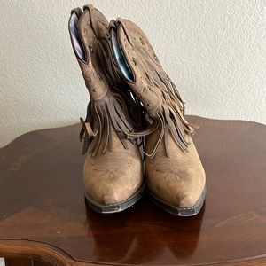 Dingo fringes Bootie Cowboy Boots, worn once, Excellent condition. Size 9 1/2.